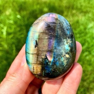 Labradorite Palmstone - Image 2