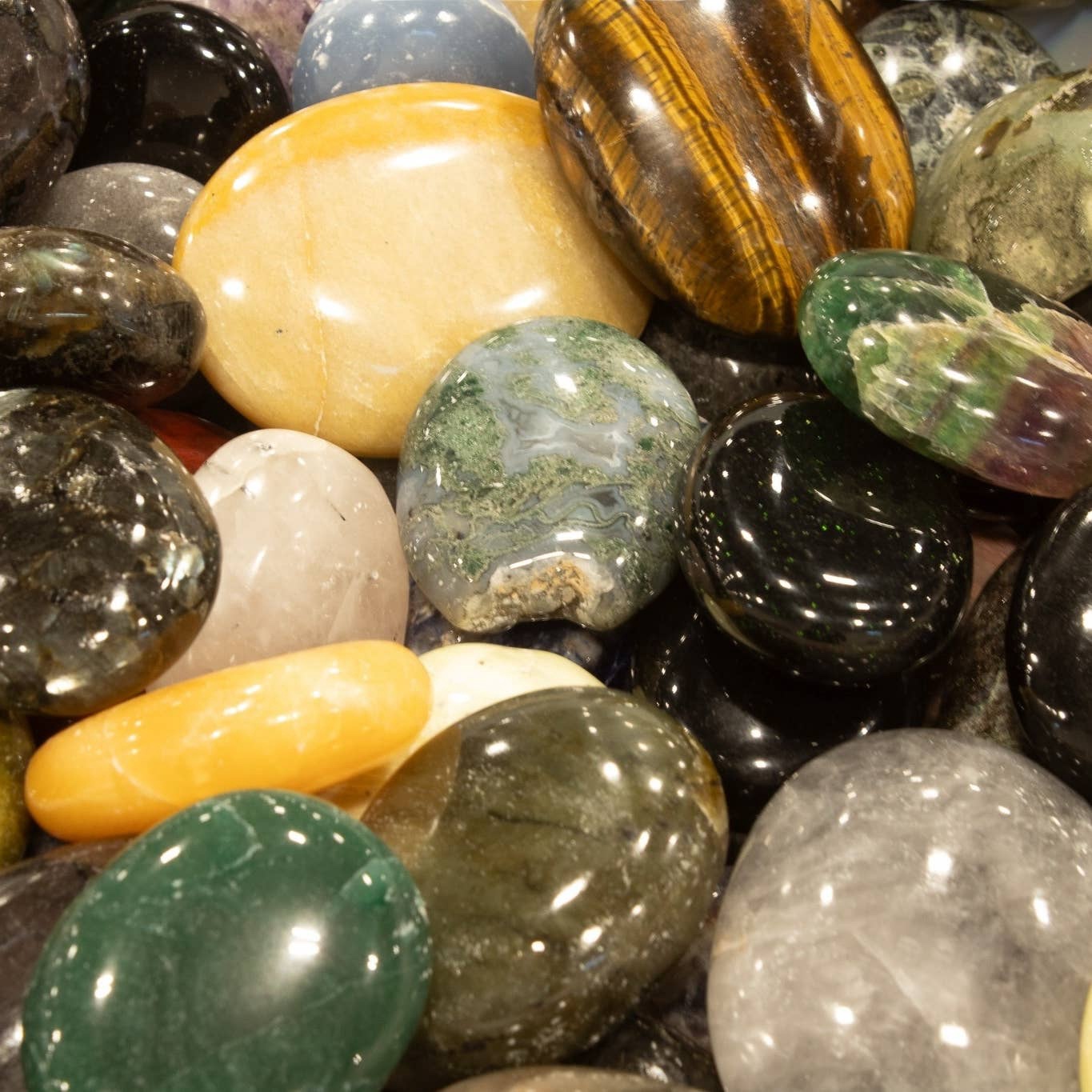 Gemstone Pillow Palm Stone Assorted 40-60mm 1kg/2lbs - Image 3